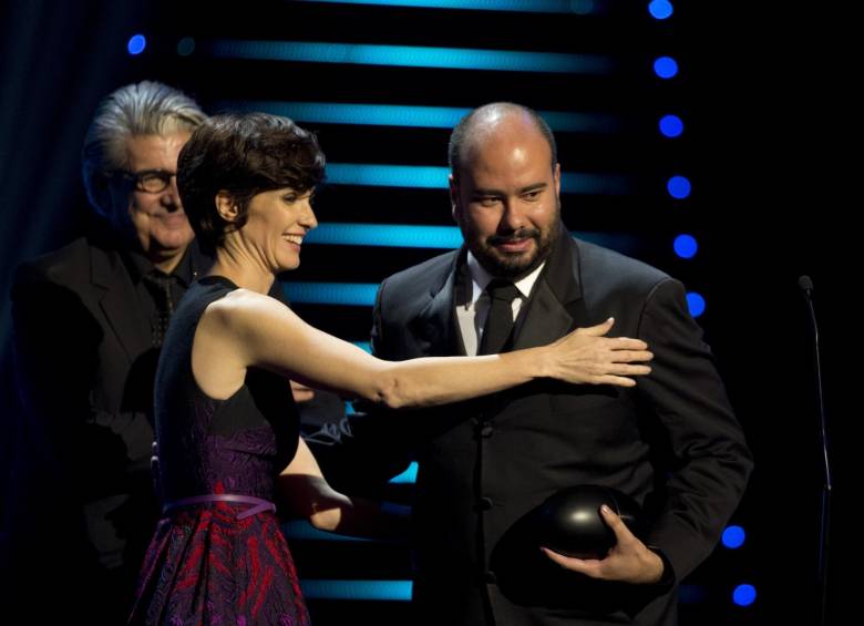Ciro Guerra recibió el premio por la dirección de la cinta El abrazo de la serpiente. FOTO AP