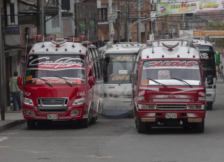 En Caldas operan el servicio de transporte público tres empresas que buscan integrar el servicio. FOTO Donaldo Zuluaga