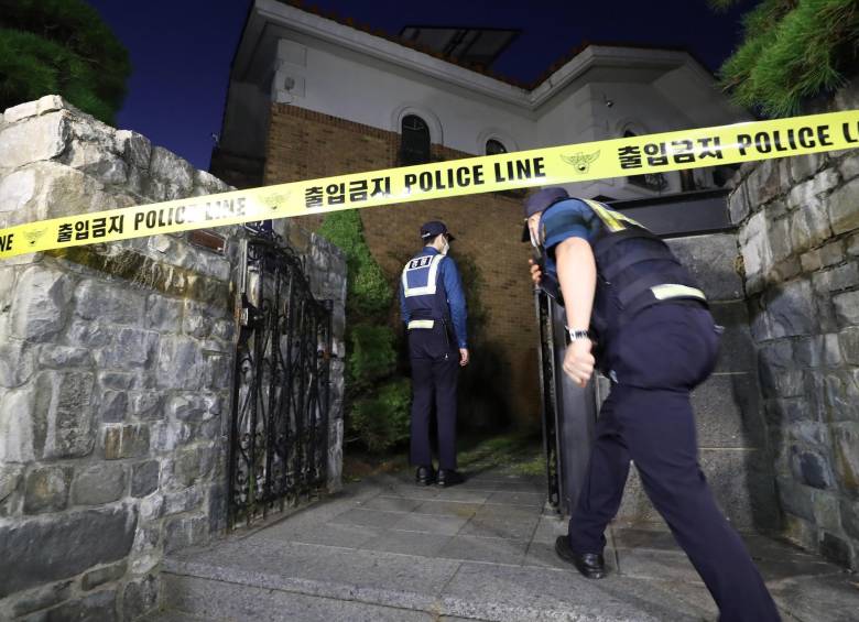 Policía acordona la casa de la estrella surcoreana. FOTO EFE