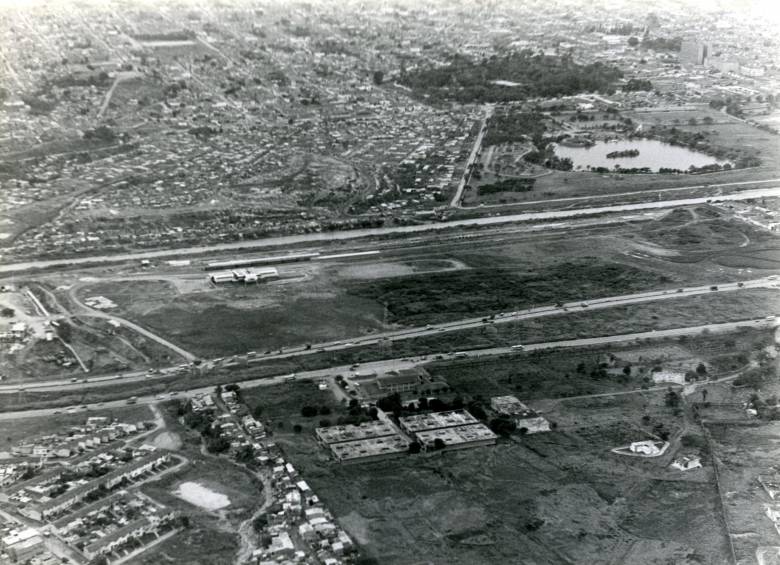 Lote con la cancha de fútbol donde se construyó el acopio (1981).
