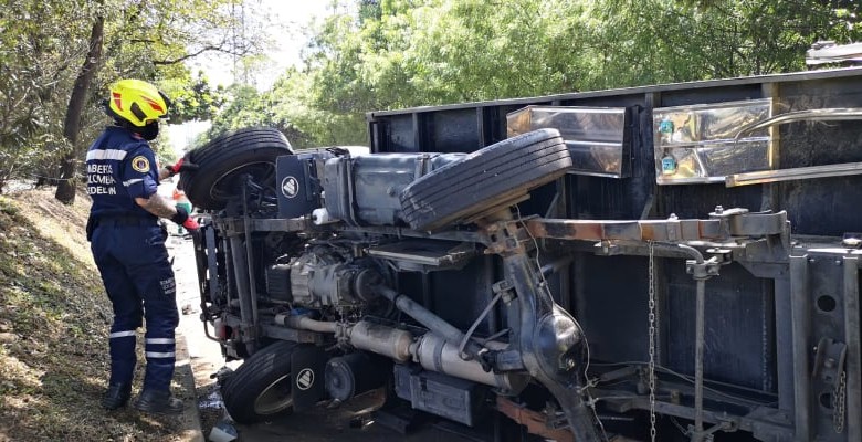 Accidente de tres vehículos en la Regional deja dos heridos