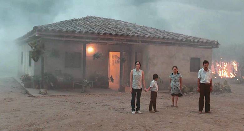 La tierra y la sombraEsta cinta de César Augusto Acevedo, premiada en Cannes en 2015, cuenta la historia de Alfonso, un campesino que regresa a su hogar 17 años después.Netflix.