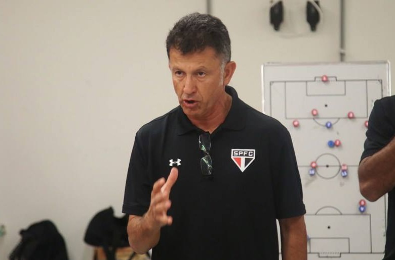 El equipo del técnico risaraldense perdió su tercer partido consecutivo este domingo. FOTO CORTESÍA SAO PAULO FC.