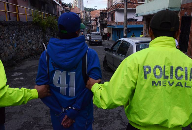 En 35 allanamientos, la Policía capturó a 38 expendedores de drogas y se incautó 124 kilos de droga. FOTO CORTESÍA
