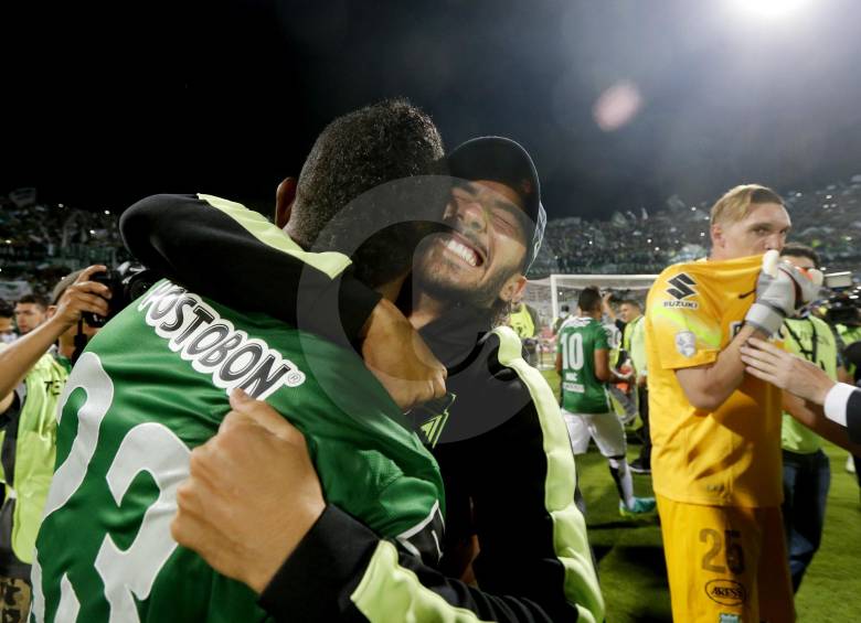 Todos los verdes llenos de emoción celebran el segundo título de Libertadores. Foto Juan A. Sánchez