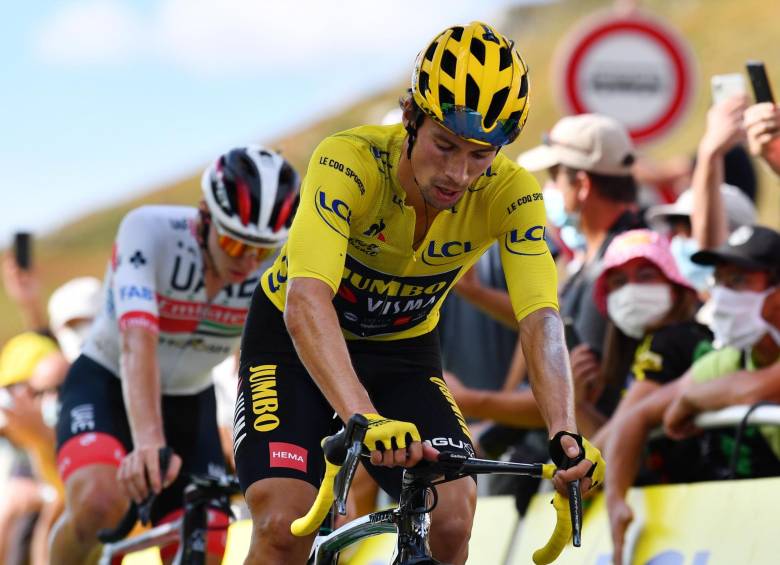 Los eslovenos Roglic y Pogacar marchan primero y segundo de la general. Foto EFE