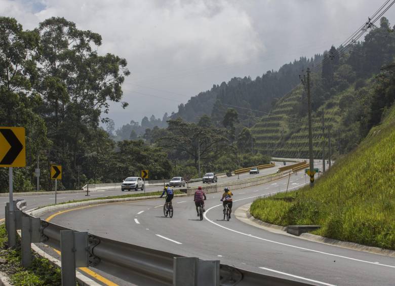 Autoridades estiman que durante el puente festivo se movilizarán cerca de 168.000 vehículos por las vías del departamento. FOTO ARCHIVO