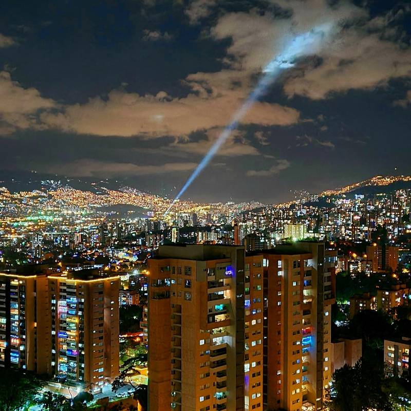 Es la primera vez que en el país se realiza una iluminación por un bloque de luz. Foto. Sebastián Carvajal