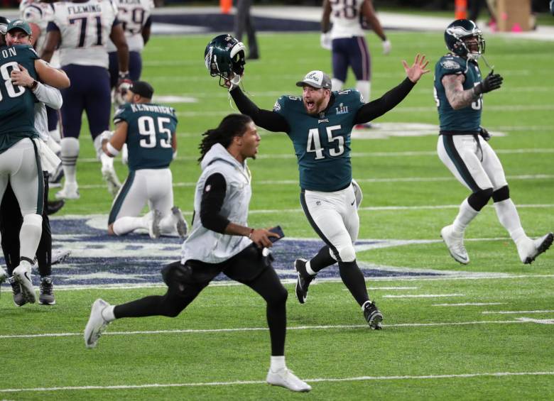 Los jugadores de Eagles de Filadelfia celebran la victoria en el Super Bowl, la gran fiesta del fútbol americano en Estados Unidos. Foto: AFP