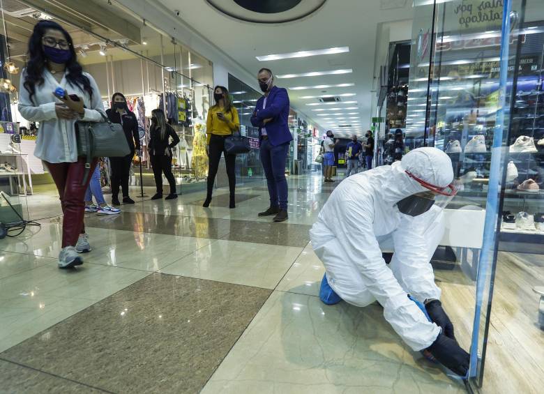 La imagen corresponde al centro comercial Gran Plaza, donde visitantes y comerciantes cumplieron a cabalidad con los controles de bioseguridad. FOTO MANUEL SALDARRIAGA