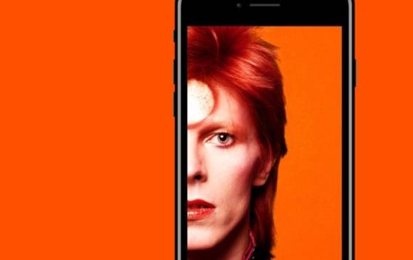 La aplicación móvil se encuentra disponible en Play Store y App Store. Foto: David Bowie Is...