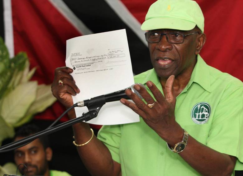 Jack Warner, en uno de los intentos por demostrar su inocencia en los cargos que se le imputan. Foto AP