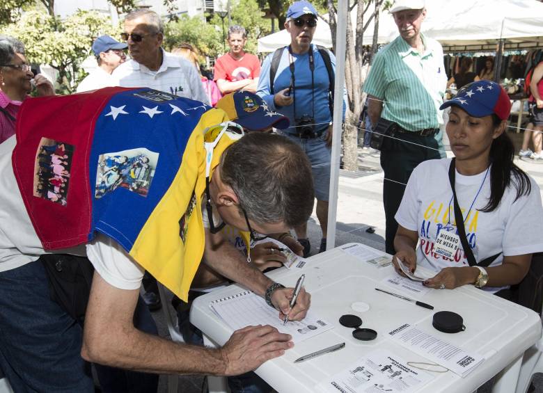 En Antioquia, 21.850 venezolanos se registraron en los puntos habilitados. FOTO jaime pérez M.