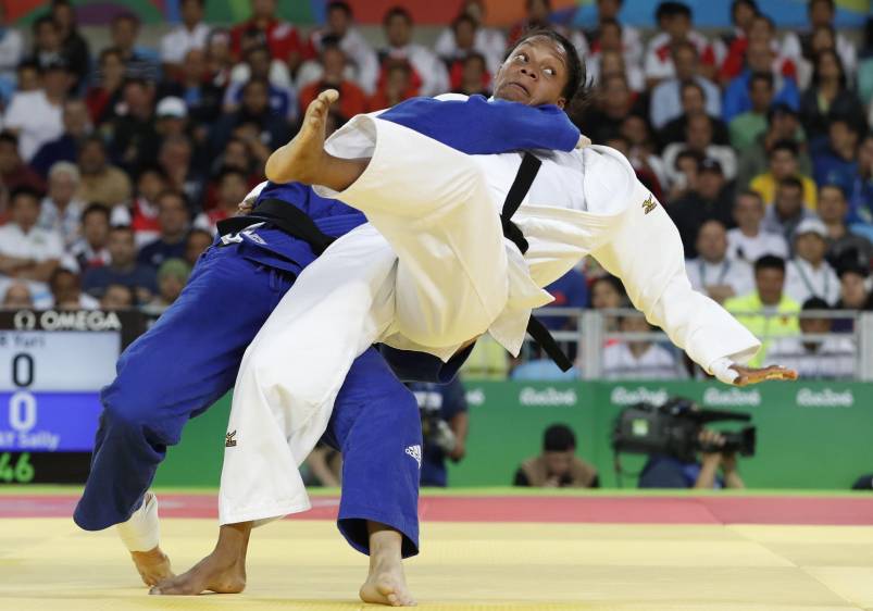 Alvear, tres veces campeona mundial, fue otra de las figuras ayer de Colombia en Río, aplausos para la medallista. FOTO AFP