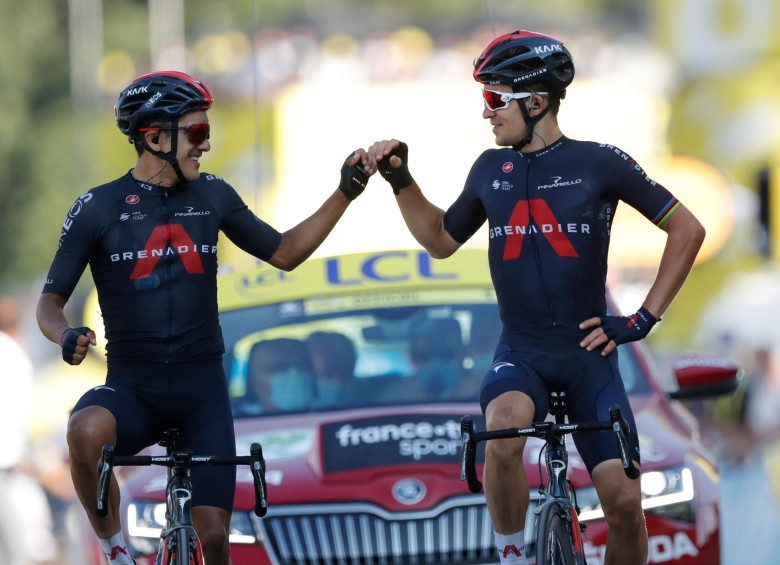 Los corredores Richard Carapaz y Michal Kwiatowski fueron protagonistas de la etapa 18 del Tour de Francia. FOTO AFP-Getty 