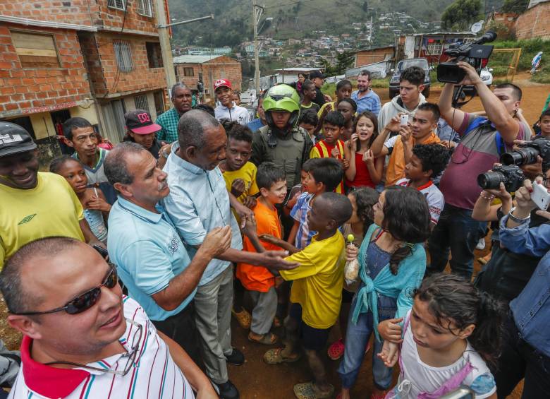 Antonio Cervantes Kid Pambelé, uno de los más asediados por la gente. Fotos Róbinson Sáenz