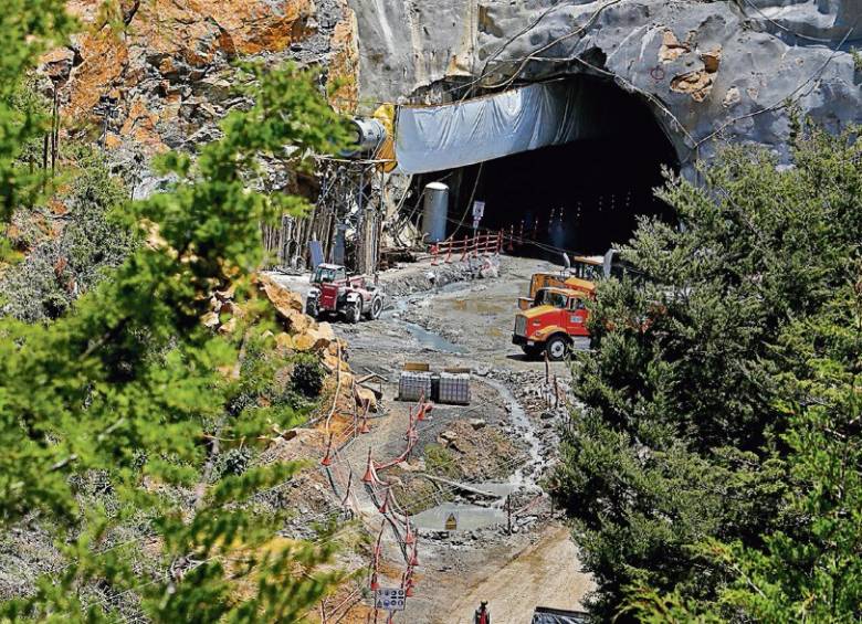Las obras del túnel Andrés Uriel Gallego, uno de los proyectos más polémicos de los últimos años, avanzan a toda marcha. Así se ve el portal oriental de esta megaestructura que conectará a Medellín con el Oriente Antioqueño en 15 munutos. FOTO EL COLOMBIANO