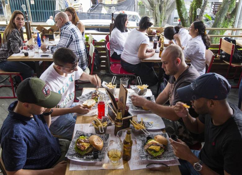 El proyecto pondría en cintura a los bares y restaurantes que no destinen la totalidad de las propinas para los empleados. FOTO ARCHIVO