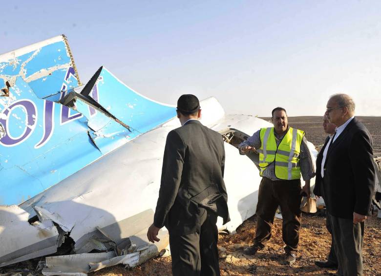 Un avión de la compañía rusa MetroJet se accidentó en Egipto, sus 224 ocupantes murieron. FOTO AP