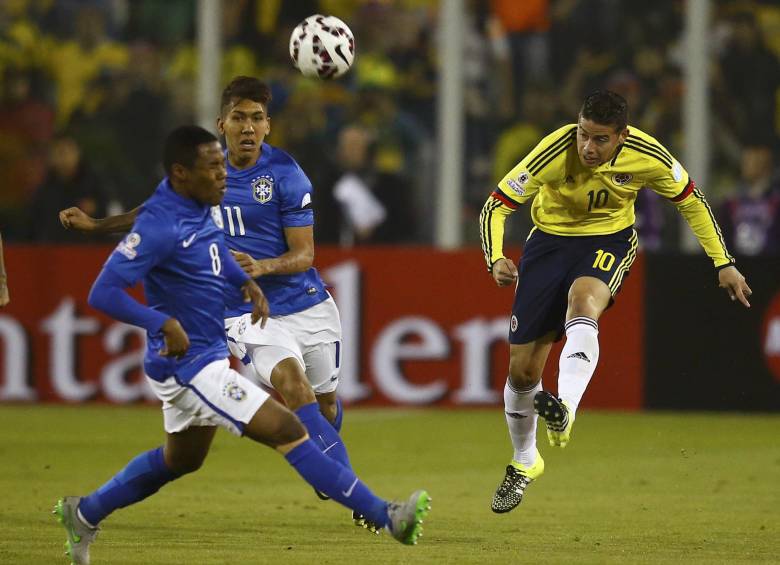 James, que todavía no pisa el área como lo hacía en la Copa del Mundo, también estuvo a punto de anotar en el último minuto, pero su remate cruzado desde la banda izquierda se fue besando el segundo palo. FOTO REUTERS