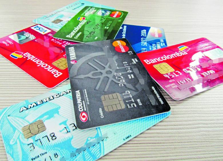 Según TransUnión, los consumidores considerados de alto riesgo, dan mayor prioridad al pago de sus tarjetas de crédito. Foto: EL COLOMBIANO.