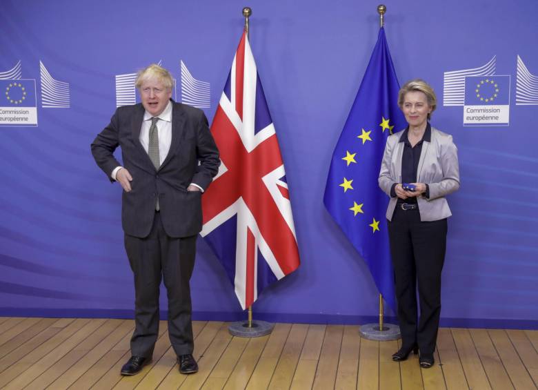 En una escueta declaración conjunta, el primer ministro británico, Boris Johnson, y la presidenta de la Comisión Europa, Ursula von der Leyen, anunciaron que dieron instrucciones a sus equipos, reunidos en Bruselas, para que continúen las conversaciones. Foto: EFE