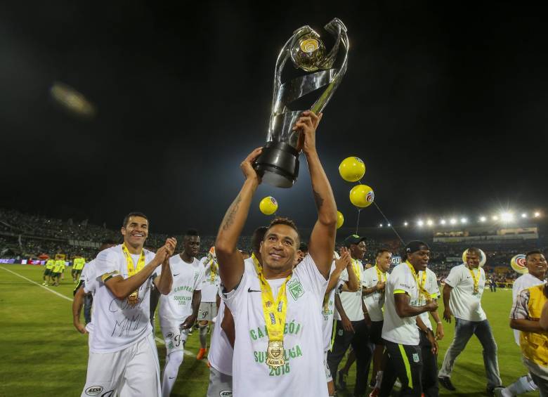 Macnelly Torres celebra la Superliga obtenida ante Cali en 2016. FOTO ARCHIVO