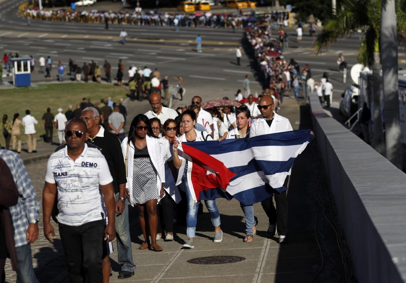 Los cubanos enfrentan la incertidumbre frente al futuro de la isla. FOTO AP
