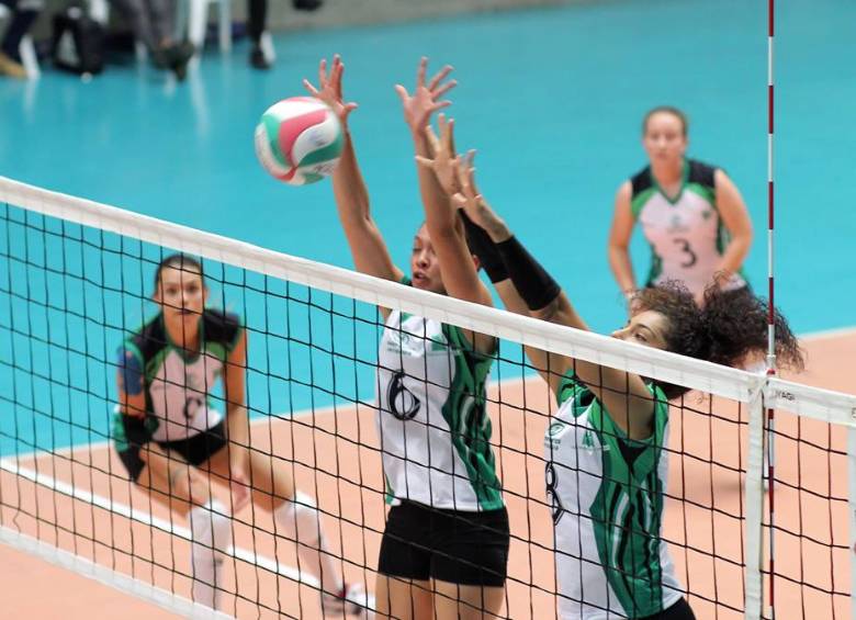 El triunfo de las paisas frente a las opitas fue 3-0 (25-9, 25-15, 25-10). Fotos cortesía Carlos Varela