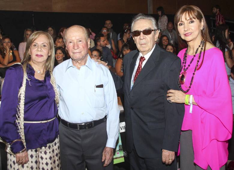 Amanda de Alvares, Pedro Darío Alvares , Gustavo Rengifo y Cecilia de Rengifo. Foto Cámara Lúcida.
