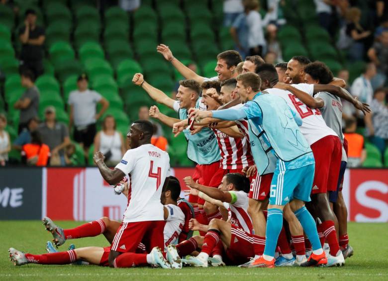 Festejo del Olympiakos tras clasificarse ayer. FOTO efe