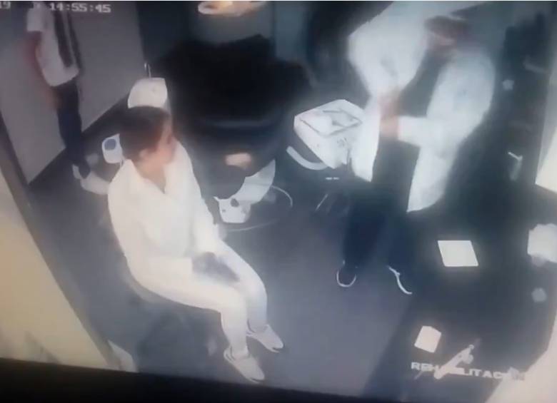 Captura de la cámara de seguridad que estaba en el consultorio.