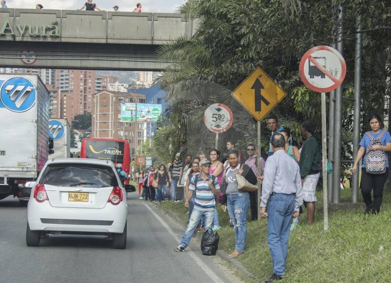 Usuarios del Metro en las estaciones del sur fueron evacuados. FOTO ROBINSON SÁENZ