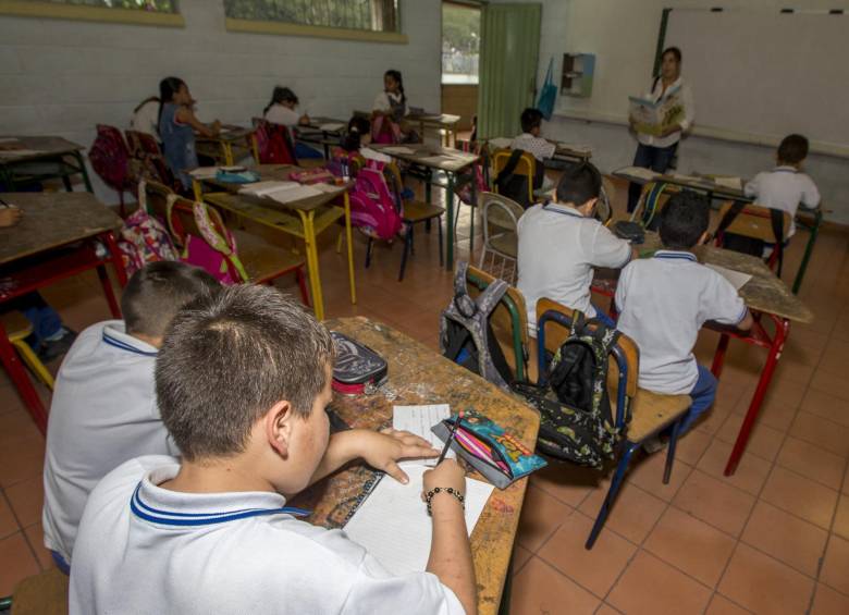 Más de 330.000 cupos, garantizados desde el grado primero hasta once, son los que dispone Medellín, no solo para quienes vienen en el proceso, sino también para que accedan los desescolarizados. Foto: Juan Antonio Sánchez Ocampo