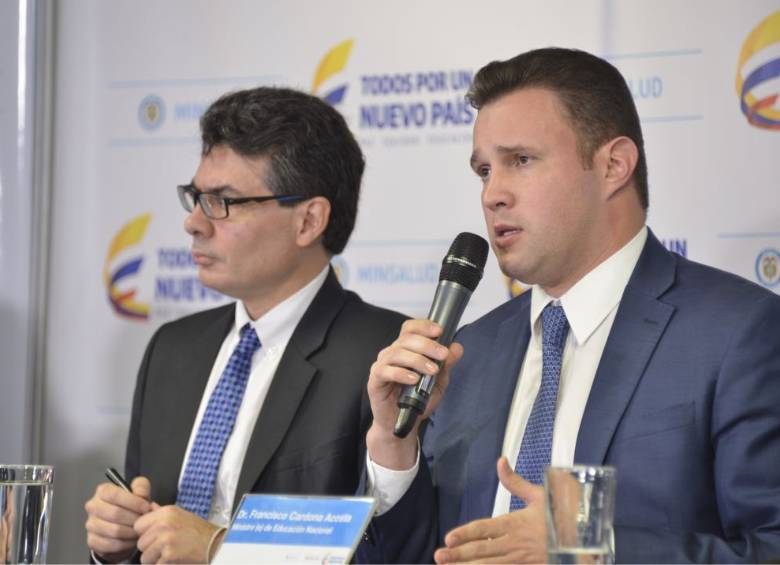 En la presentación del proyecto participan los ministros de Salud y de Educación. FOTO Archivo Colprensa