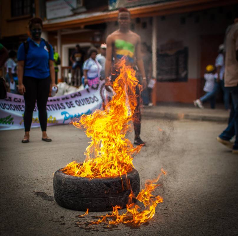 La marcha con la que empezó la movilización, y que duró hasta pasado el mediodía del miércoles, se mantuvo en relativo orden, con excepción de tres episodios de quema de llantas que obligaron a la intervención de la Policía, no hubo más incidentes Foto: El Murcy