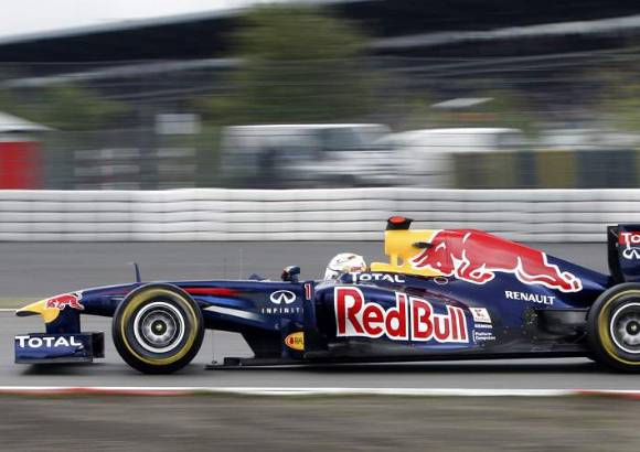 Reuters - El l&#237;der del campeonato, Sebastian Vettel, de Red Bull, finaliz&#243; cuarto. Vettel encabeza la tabla con 216 puntos, seguido por Webber con 139 y Hamilton con 134. Alonso es cuarto con 130.