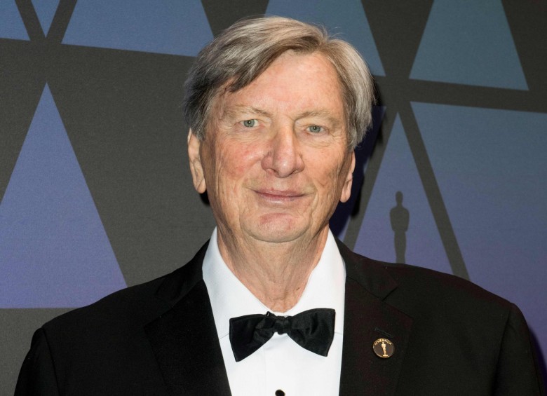 El presidente de la Academia, John Bailey, llega a la ceremonia los Premios de la Academia de Artes y Ciencias Cinematográficas en el hotel Beverly Wilshire el 9 de febrero de 2019 en Beverly Hills. 