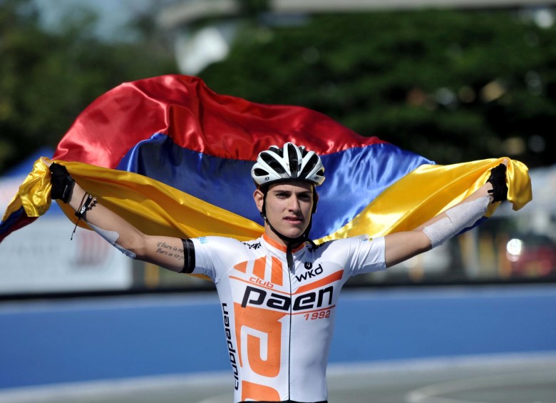 Carlos Iván Franco, medallista mundial, ganó oro con Paen en el Nacional que se disputa en Tunja. FOTO cortesía-fedepatin