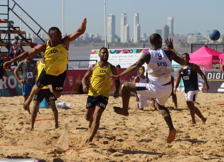 El balonmano de playa fue uno de los 3 deportes de conjunto en los que Colombia compitió en Rosario. FOTO Cortesía Rosario 2019