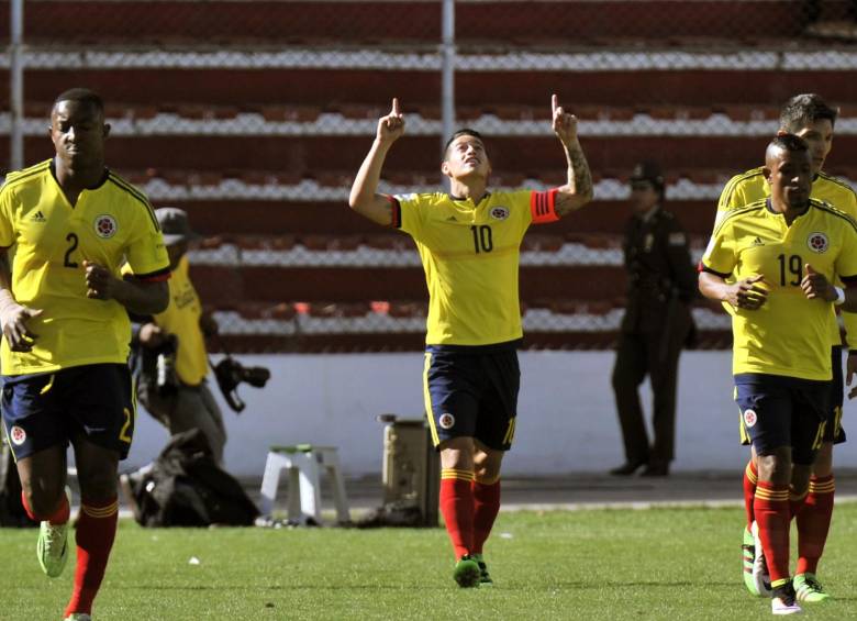 James Rodríguez anotó el primer gol y asistió en la segunda anotación de Colombia. FOTO AFP