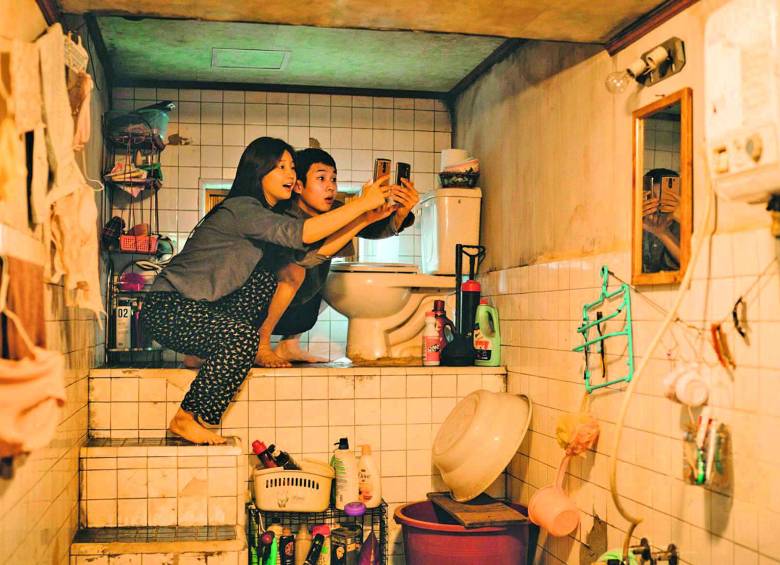 La ganadora a mejor película en 2020 fue Parásito, primera vez que una extranjera se quedó con esa categoría. FOTO película
