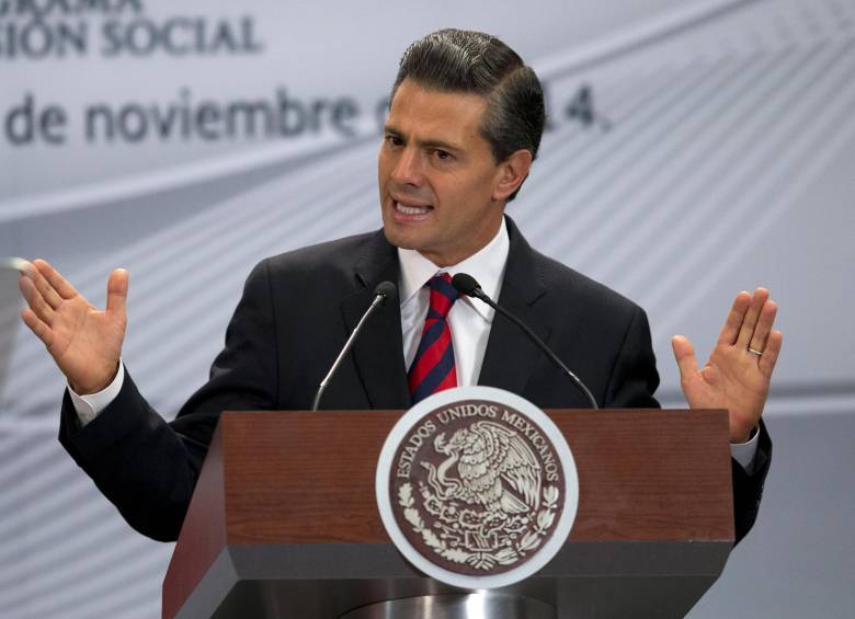 “En el ánimo de realmente ganar la confianza de la sociedad, he decidido hacer pública la totalidad de mi declaración patrimonial”, dijo el presidente de México, Enrique Peña Nieto. FOTO AP