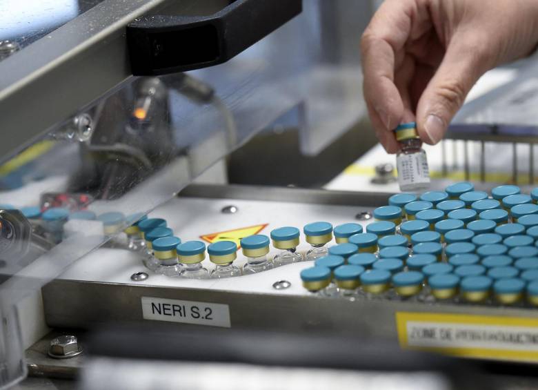 Farmaceuticas siguen trabajando aceleradamente en la elaboración de una vacuna. FOTO AFP
