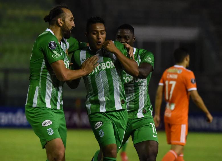 Imagen de la celebración del gol que Sebastián le marcó a La Guaira en Libertadores, considerado por Conmebol la mejor anotación en lo corrido del torneo. Espera celebrar hoy ante Millos. FOTO afp 