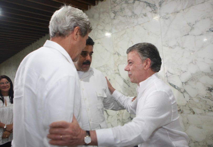 John Kerry y Nicolás Maduro se reunieron tras firma de los acuerdos