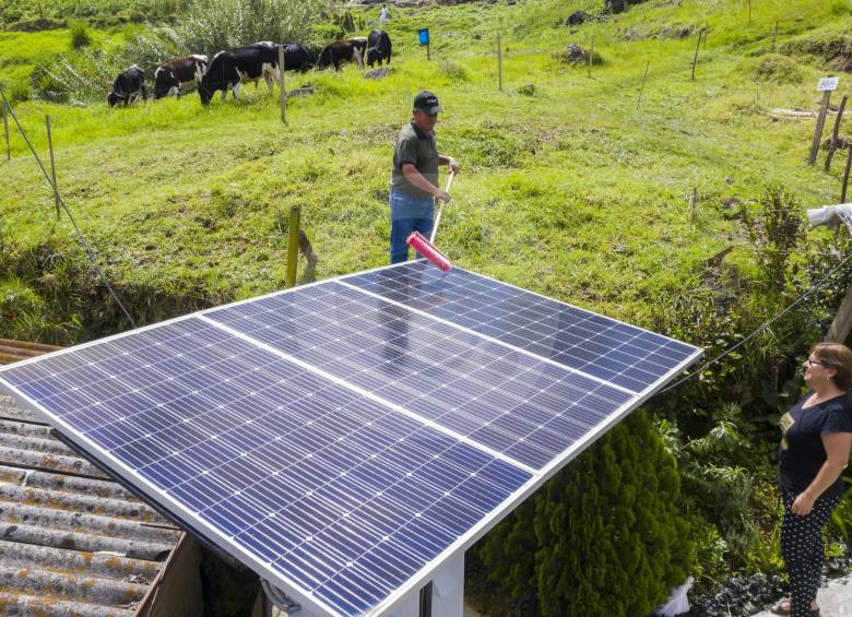 No solo es relevante entregar el beneficio, sino también capacitar y sensibilizar a las poblaciones sobre el uso de la energía de calidad y el desarrollo sostenible. FOTO MANUEL SALDARRIAGA