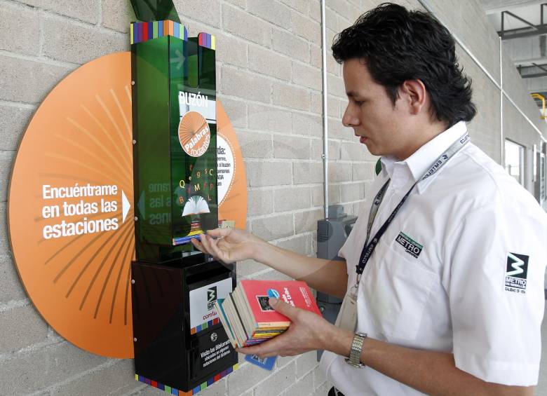Los buzones de Palabras rodantes están ubicados en todas las estaciones del Metro. El servicio es gratuito. FOTO jaime pérez