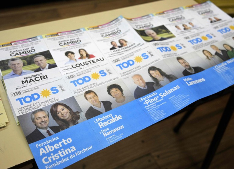En estas primarias, los argentinos eligen a sus candidatos presidenciales, puntean las formulas de Mauricio Macri y de Cristina Fernández. FOTO: EFE