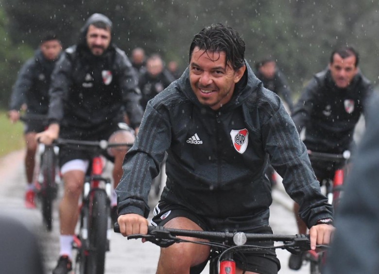 En bicicleta, Quintero y Santos Borré conducen lote de River en pretemporada